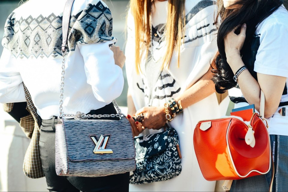 Guess сумки на стритстайл