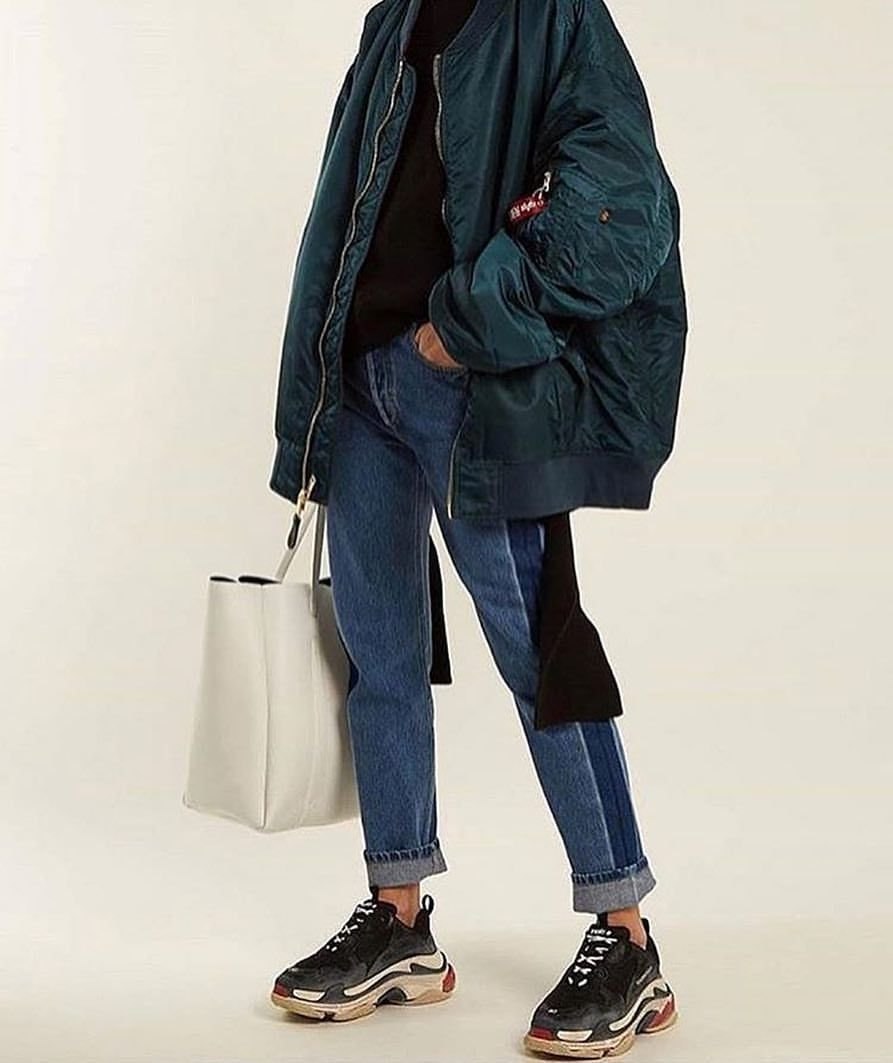 Луки с Balenciaga Triple s