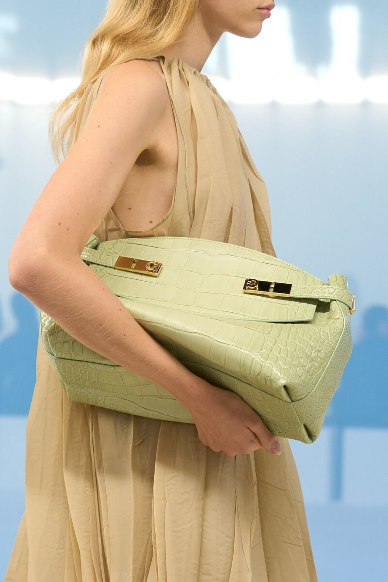 Слитный купальник