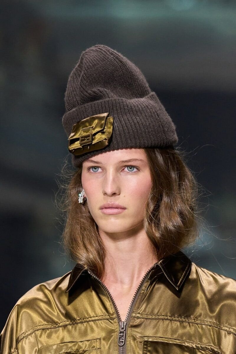 Коллекция Фенди 2023 головного убора